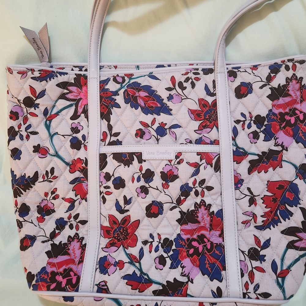 NWT Vera Bradley Small Trimmed Vera (Vineyard Floral)